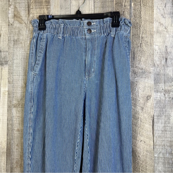 Universal Threads Size 4 Blue White Striped Straight Leg Cropped Paper B… - Picture 5 of 11